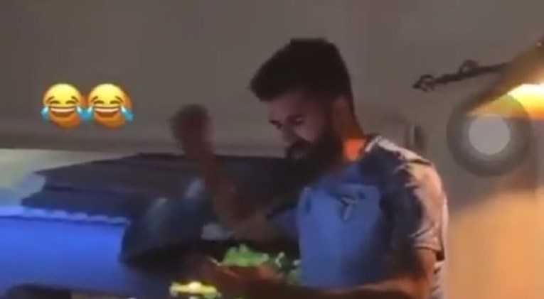 Navijači Lazija vrijeđaju Hysaja zbog pjesme koju otpjevao na predstavljanju