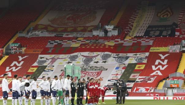 Navijači Liverpoola počeli skidati oznake sa stadiona
