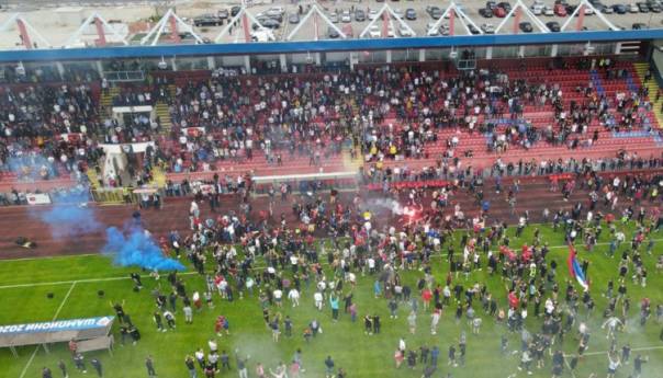 Navijači na terenu, veliko slavlje u Banjaluci