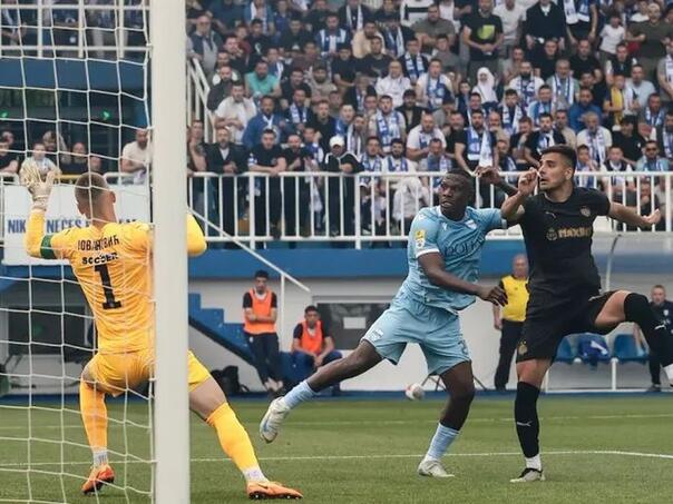 Navijači Partizana skandirali zločincu Mladiću, Novopazarci im odgovorili