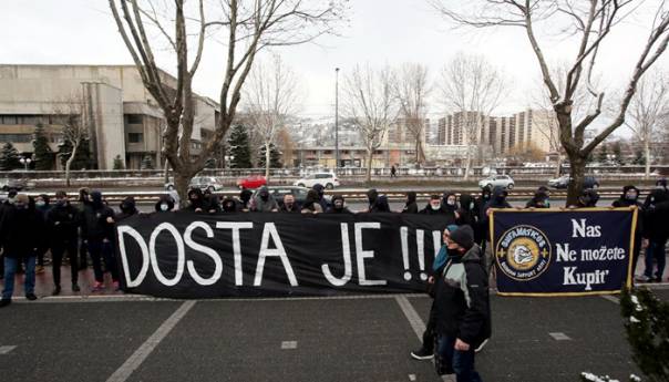 Navijači protestvovali ispred zgrade NSBiH
