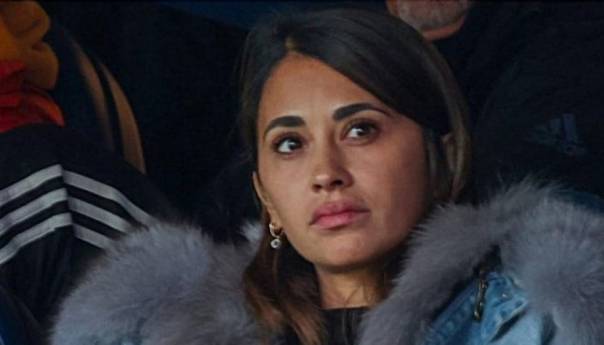 Navijači PSG-a izviždali Messija, njegova supruga pokušala sakriti suze