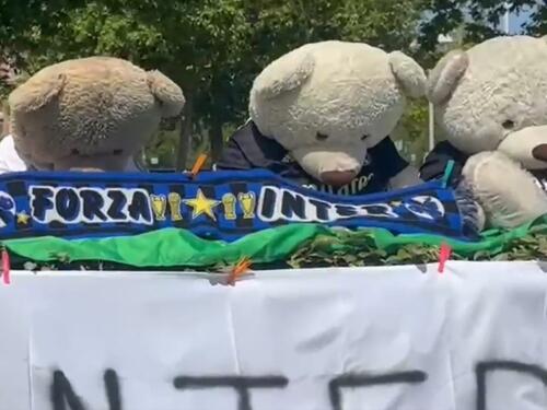 Navijači se sprdaju s Barcom: Trening - kamp preplavljen zastavama Intera i Monaca