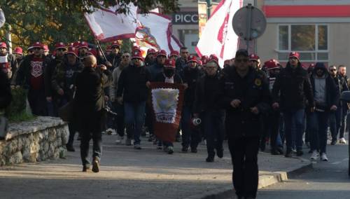 Navijači Sarajeva u korteu krenuli prema stadionu "Asim Ferhatović Hase"
