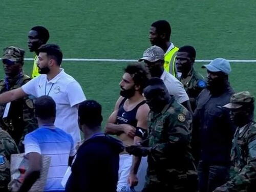 Navijači Sijera Leonea napali Salaha, vojska ga izvela s terena