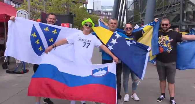 Navijači Slovenije i BiH zajedno zapjevali “Volim te, Bosno”