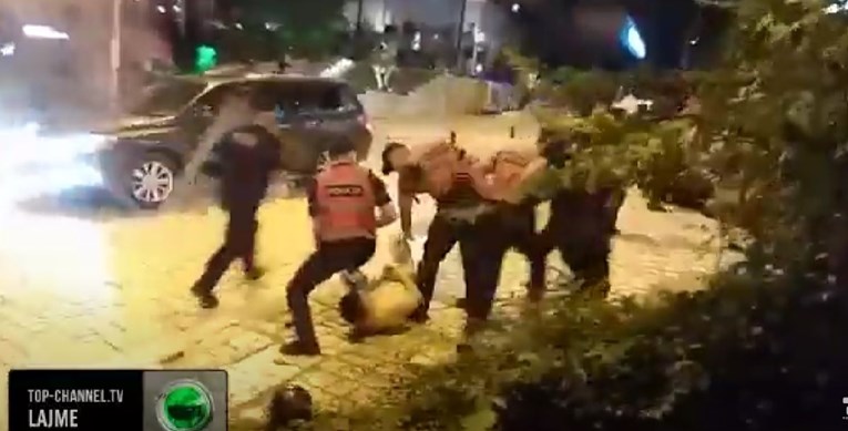 Navijači Zrinjskog se sukobili s policijom, tukli ih zaštitari