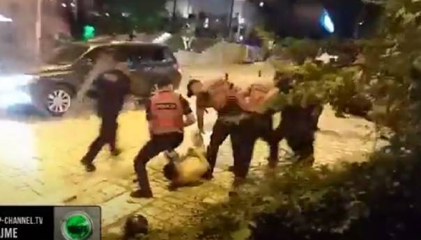 Navijači Zrinjskog se sukobili s policijom, tukli ih zaštitari