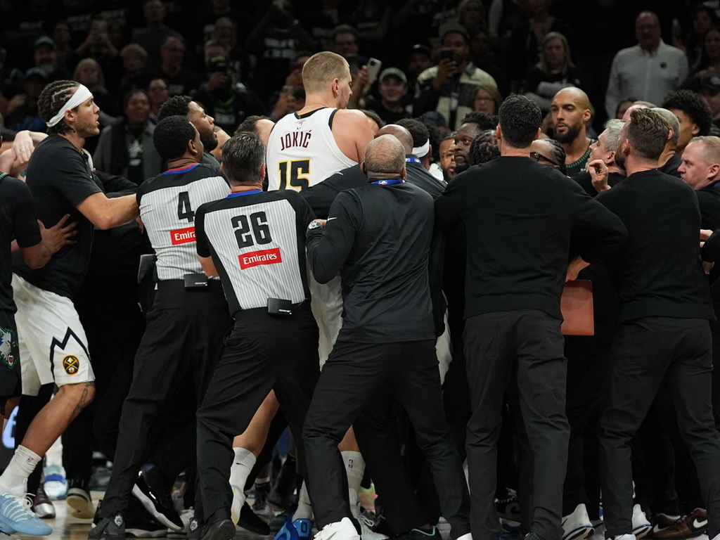 NBA kaznila Jokića nakon sukoba na parketu