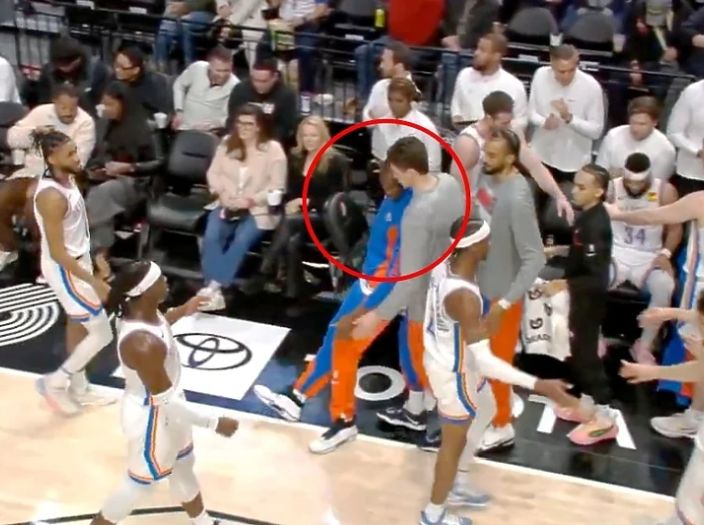 NBA košarkaš kolabirao usred utakmice i srušio se na parket