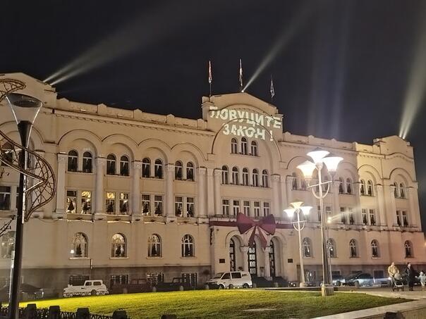 Ne jenjavaju prepucavanja iz Banjaluke: Poruka za Dodika na zgradi Gradske uprave