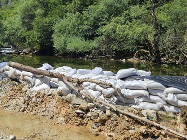 Ne smiruju se protesti zbog hidrocentrale na Uni: Ekocid i kršenje konvencija