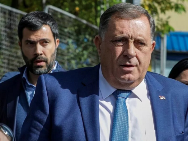 Ne vjeruje nikome: Dodik ovlastio sina da potpisuje akte SNSD-a
