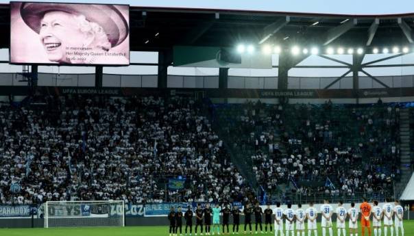 Ne žale svi za kraljicom: Zvižduci na Kipru, uvrede u Irskoj