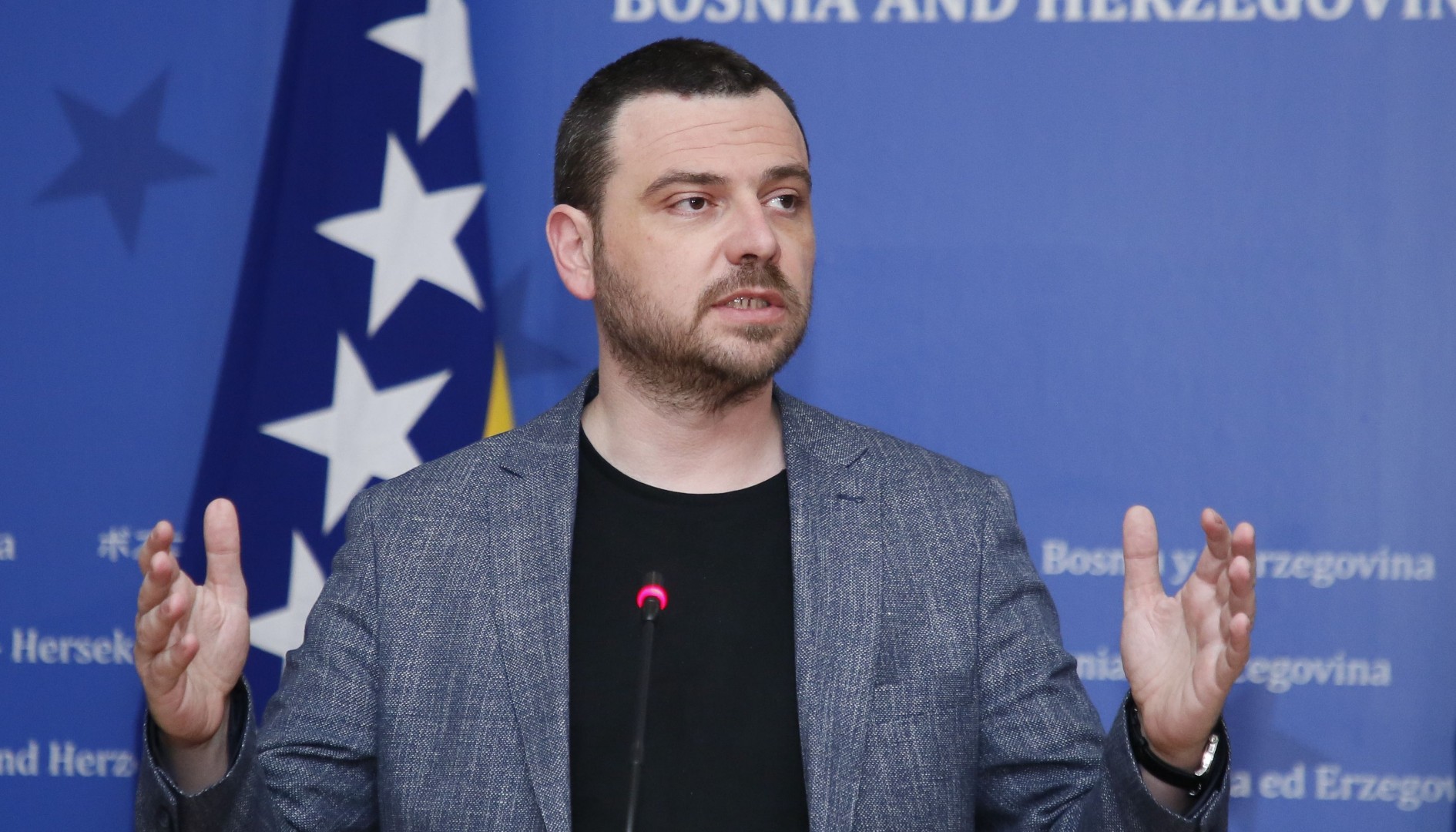 Ne znam je li Špirić za 20 godina nasuo litar goriva iz svog džepa