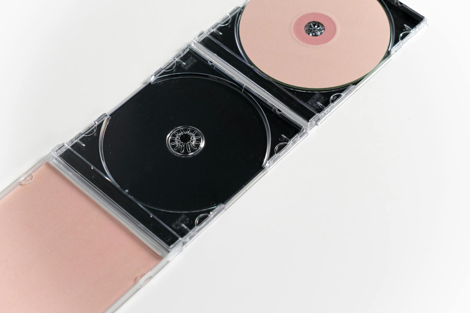 Ne znate šta ćete sa starim CD-ovima? Imaju genijalnu primjenu u vrtu