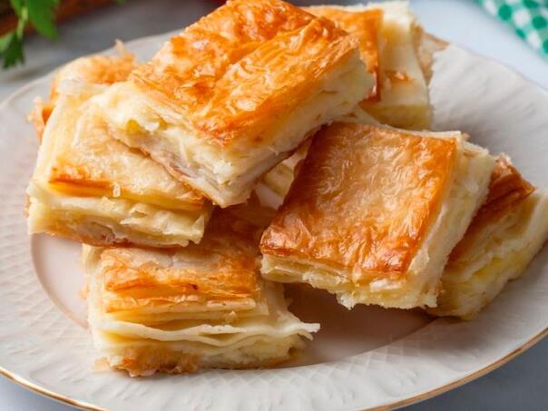 Ne znate šta kuhati danas? Ova pita sa sirom spašava dan