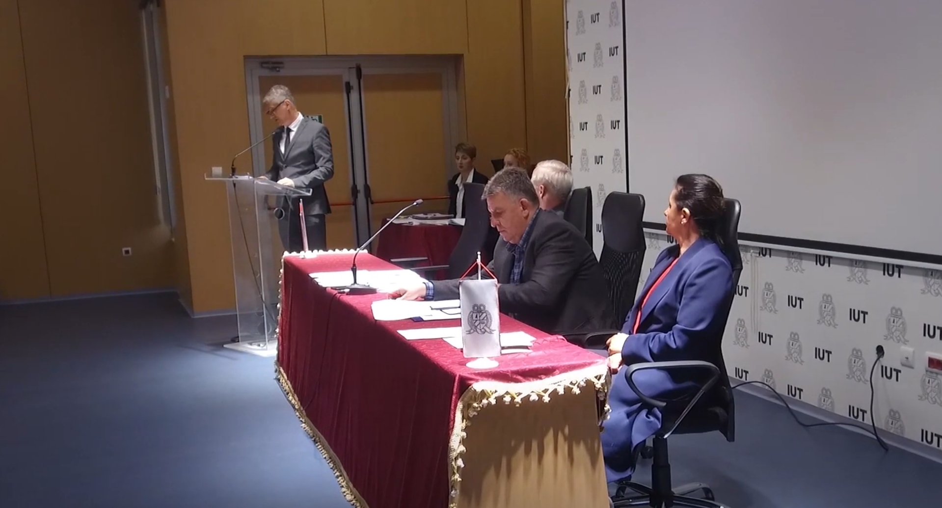 Neće biti rušenja nelegalno izgrađenih objekata na Prokoškom jezeru