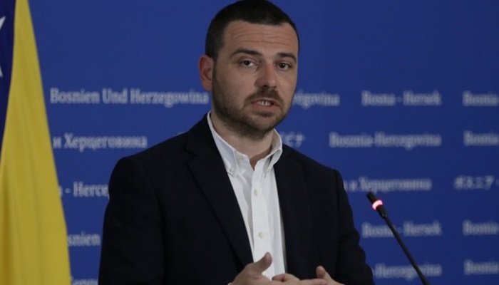 Neće da dođu na posao jer im je zabranjeno da negiraju genocid