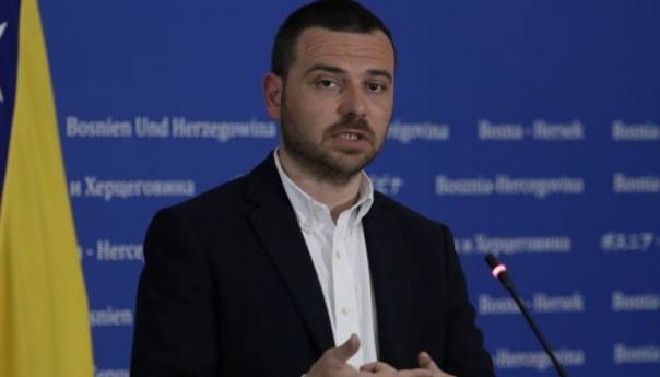 Neće da dođu na posao jer im je zabranjeno da negiraju genocid