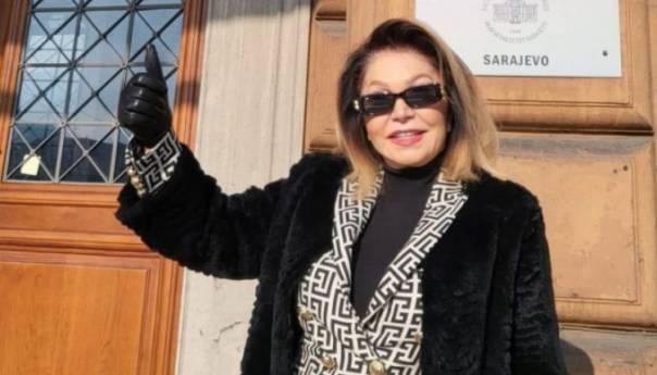 Neda Ukraden objavila fotografiju ispred Pravnog fakulteta u Sarajevu