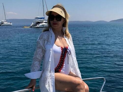 Neda Ukraden u kupaćem kostimu prkosi godinama: 'Bez filtera, bez efekta...'