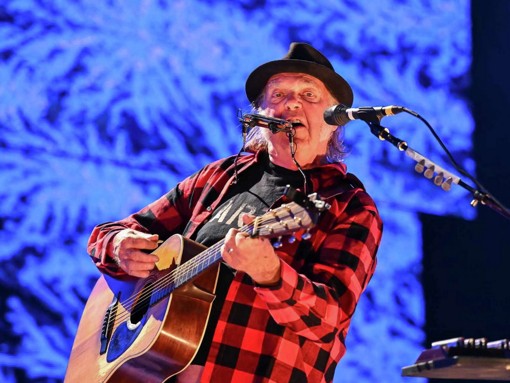 Neil Young napustio Facebook i Instagram: To kako komuniciraju sa djecom je neoprostivo