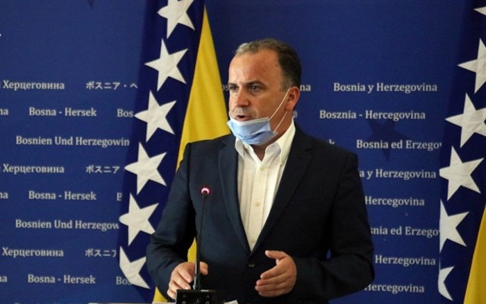 Neka HDZ napusti fotelje pa onda u ime Zagreba prijeti blokadom države