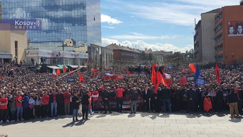 Nekoliko desetina hiljada učesnika u Prištini na maršu podrške Tačiju i drugim optuženima