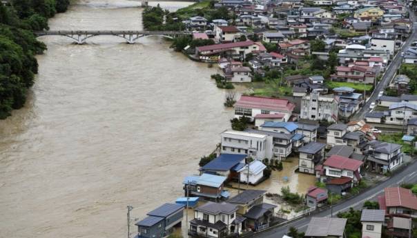 Nekoliko hiljada ljudi evakuirano na sjeveru Japana zbog obilnih kiša i poplava