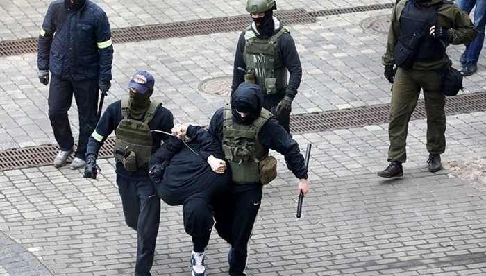 Nekoliko hiljada ljudi na protestima u Minsku, 52 osobe uhapšene