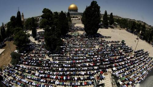Nekoliko stotina vjernika klanjalo džumu u Al-Aqsi