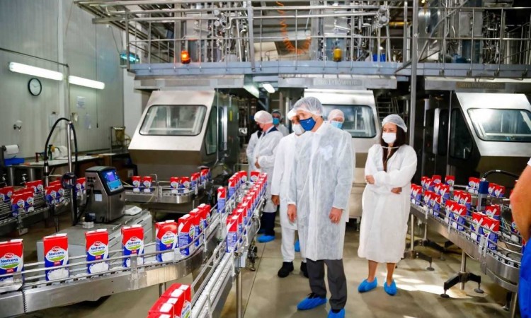 Nelson u posjeti Mliječnoj industriji 99 u Gradačcu