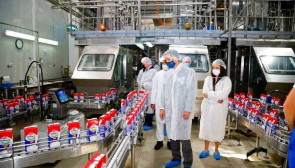 Nelson u posjeti Mliječnoj industriji 99 u Gradačcu