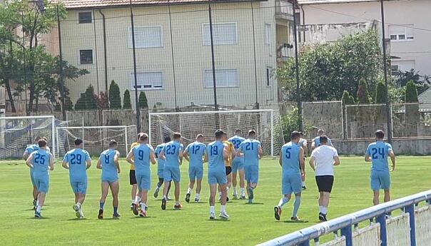Nema odmora, Plavi sa aerodroma pravo na trening
