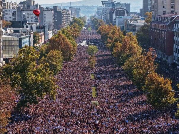 Njemačka televizija: Vučić pokušava uzvratiti teorijama zavjere, ali se podrška osipa