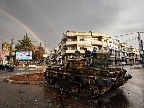 Nemiri u sirijskom Homsu, uveden policijski sat