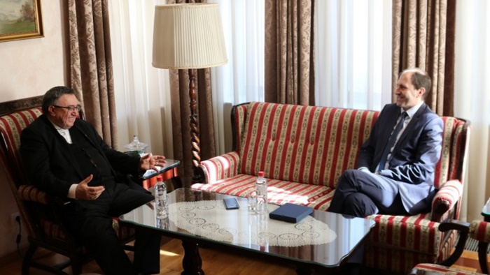 Nenadić i kardinal Puljić pozvali stanovnike da poštuju date naredbe
