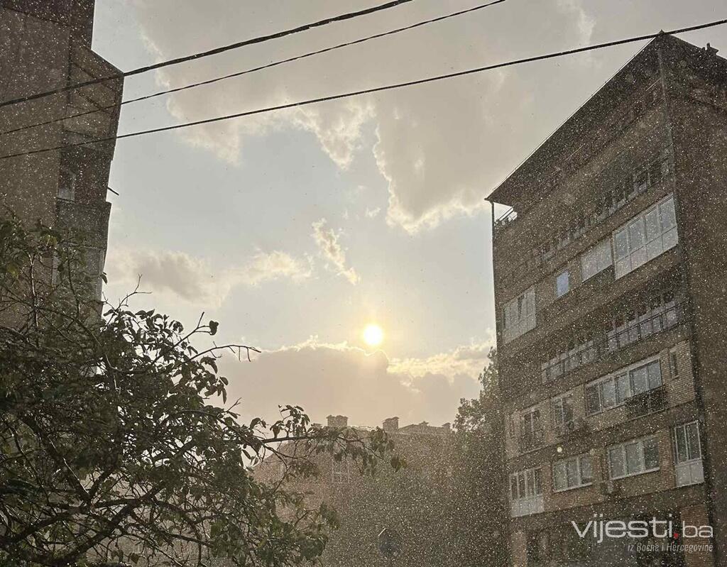Neobične slike iz Sarajeva: Sunce i pljusak istovremeno