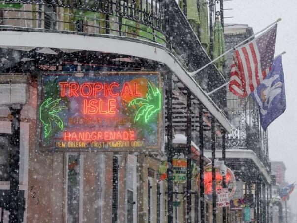 Neočekivana zimska oluja donijela rekordne snježne padavine na jugu SAD-a