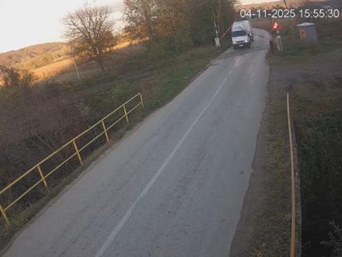 Neodgovorni vozač iz BiH prelazio prugu mimo rampe i signalizacije