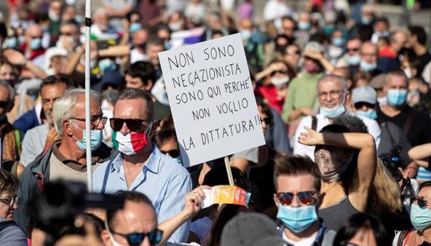 Neofašisti protestvovali u Rimu zbog nošenja maski