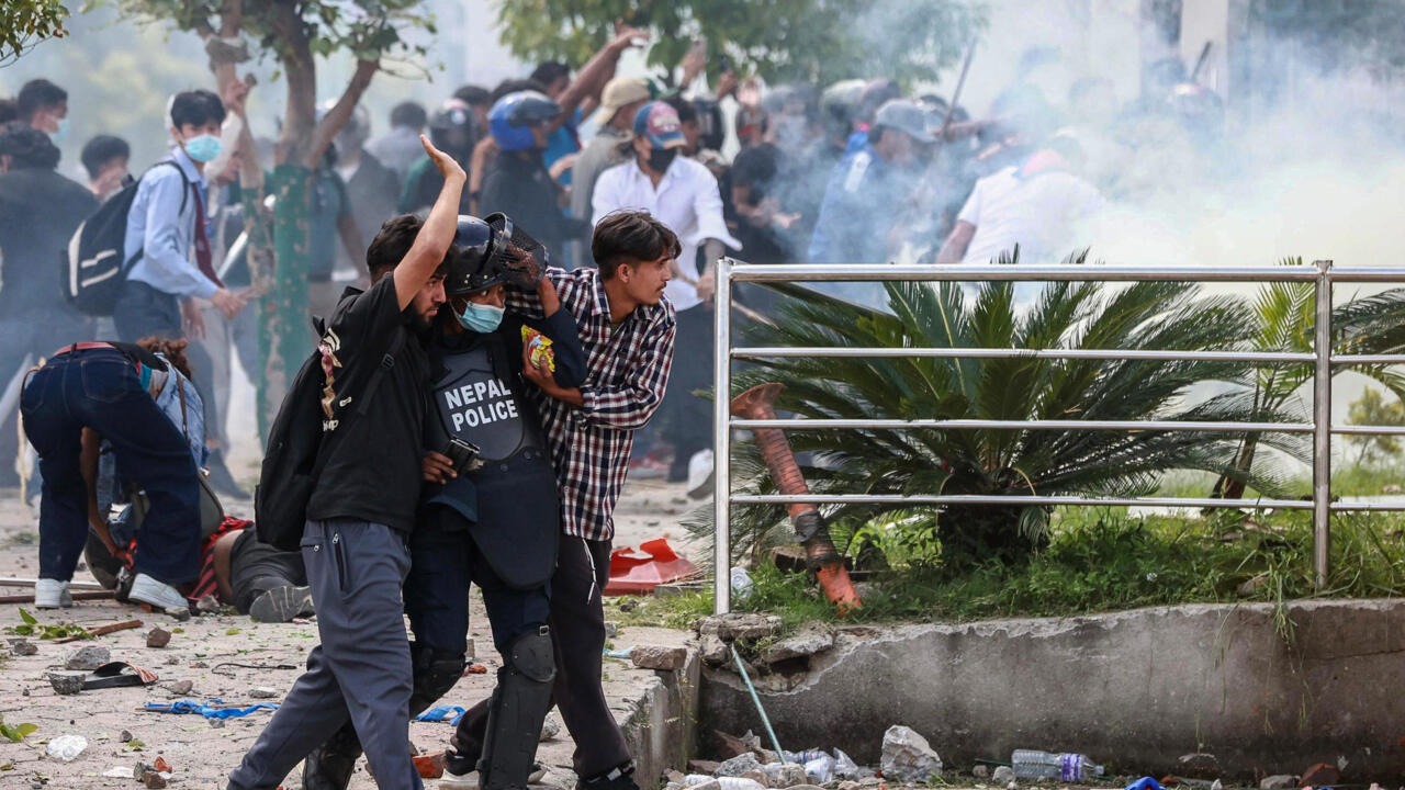 Nepal ukinuo zabranu društvenih medija nakon protesta u kojima je poginulo 19 osoba