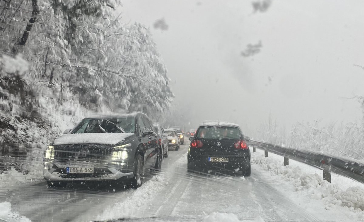 Nepovoljni uslovi na putevima širom BiH, upozorenje vozačima na oprez