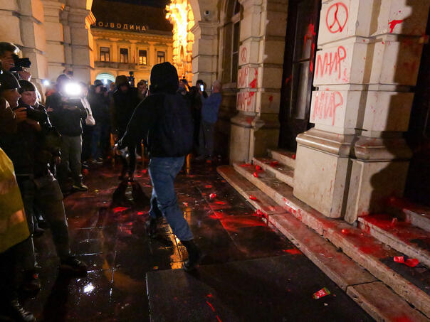 Nepoznati 'muškarci u crnom' priveli aktivistkinje u Novom Sadu