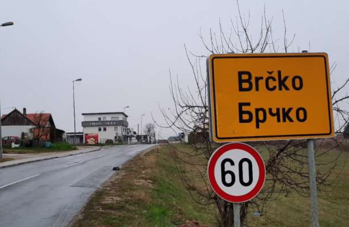 Nepoznati počinilac otuđio 63 registarske tablice sa parkiranih automobila