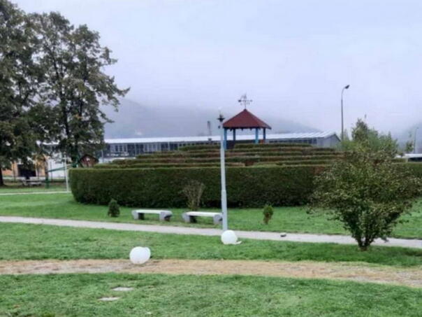 Nepoznati počinioci devastirali dječiji park 'Plavi cvijet' u Goraždu