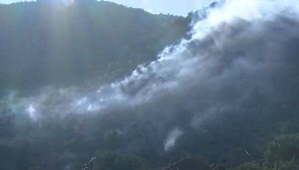 Nepristupačan teren otežava gašenje požara kod Trebinja