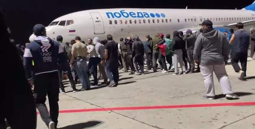 Video / Neredi na aerodromu u Rusiji, blokirali avion iz Izraela