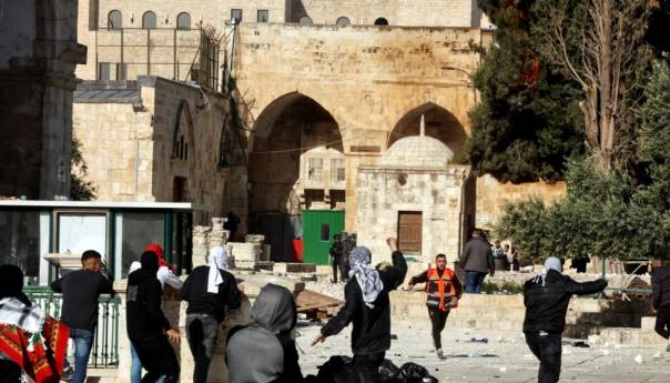 Neredi na svetilištu u Jerusalemu zbog posjete izraelskog poslanika